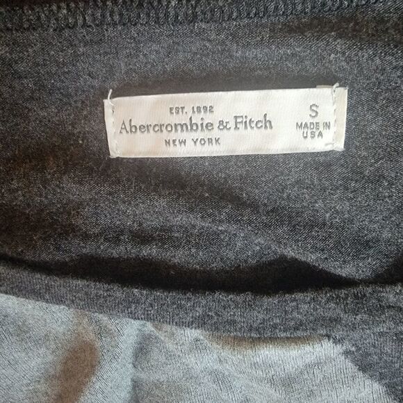 Abercrombie & Fitch Jersey Knit Abstract Top. Size S. - Picture 5 of 8
